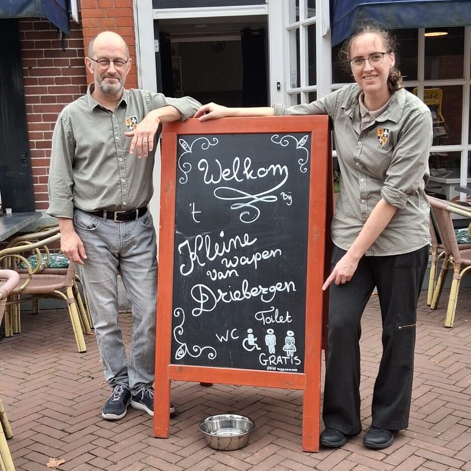 • Geniet van heerlijke lunchgerechten, versgebakken broodjes en koffie bij lunchroom 't Kleine Wapen van Driebergen. Gevestigd aan de gezellige Traaij!